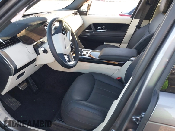2023 Land Rover Range Rover SE z VIN SALKP9E78PA086430, wystawiony jako IAAI lot #41336935 z przebiegiem 7 831 mil mil oraz . Historia ofert i sprzedaży dostępna na DreamBid. Obrazek 5.