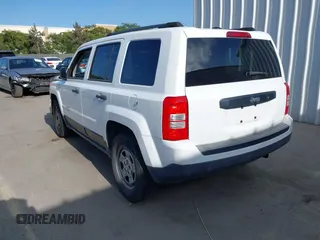 2016 Jeep Patriot Sport z VIN 1C4NJPBA0GD710763, wystawiony jako IAAI lot #42408584 z przebiegiem 155 136 mil mil oraz . Historia ofert i sprzedaży dostępna na DreamBid. Obrazek 3.