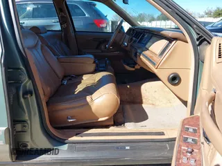 1994 Lincoln Town Car Signature z VIN 1LNLM82W4RY785151, wystawiony jako IAAI lot #41638398 z przebiegiem Nie podano mil oraz . Historia ofert i sprzedaży dostępna na DreamBid. Obrazek 5.