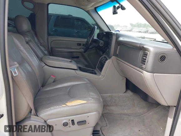 2004 Chevrolet Tahoe LT with VIN 1GNEK13T64J172388, listed as a IAAI auction lot 42273626 with 196,245 mi miles and . Bid and sale history available at DreamBid. Image 5.