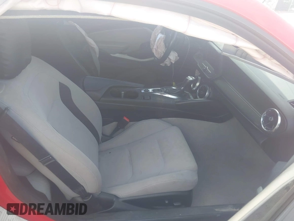 2022 Chevrolet Camaro 1LT z VIN 1G1FB1RX7N0107315, wystawiony jako IAAI lot #40176789 z przebiegiem Nie podano mil oraz . Historia ofert i sprzedaży dostępna na DreamBid. Obrazek 5.