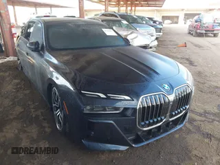 2023 BMW 7 Series 760i xDrive z VIN WBA33EJ09PCL55853, wystawiony jako IAAI lot #41502093 z przebiegiem Nie podano mil oraz . Historia ofert i sprzedaży dostępna na DreamBid. Obrazek 1.