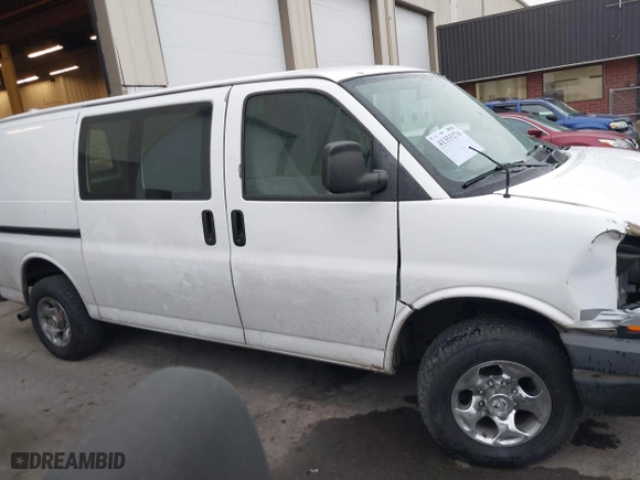 2008 GMC Savana Cargo Van with VIN 1GTGG25CX81235617, listed as a IAAI auction lot 41353274 with 209,888 mi miles. Bid and sale history available at carsss.com. Image 14.