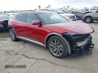 2023 Genesis GV60 Advanced z VIN KMUKCDTC9PU017098, wystawiony jako IAAI lot #41787572 z przebiegiem 1 685 mil mil oraz . Historia ofert i sprzedaży dostępna na DreamBid. Obrazek 1.
