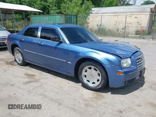 2007 Chrysler 300 Touring z VIN 2C3KA53G57H705964, wystawiony jako IAAI lot #42306530 z przebiegiem 262 586 mil mil oraz . Historia ofert i sprzedaży dostępna na DreamBid. Obrazek 1.