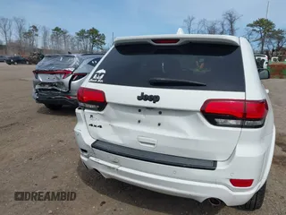 2015 Jeep Grand Cherokee Laredo with VIN 1C4RJFAG4FC905092, listed as a IAAI auction lot 41945933 with 97,854 mi miles. Bid and sale history available at carsss.com. Image 16.