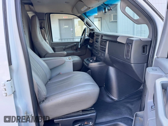 2018 Chevrolet Express Cargo Van with VIN 1GCWGAFP3J1345213, listed as a Copart auction lot 50424285 with 116,638 mi miles and Clean Title. Bid and sale history available at carsss.com. Image 5.