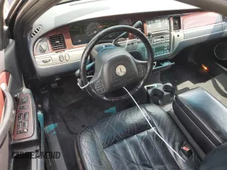 2004 Lincoln Town Car Executive z VIN 1L1FM81W54Y674245, wystawiony jako Copart lot #59638315 z przebiegiem 183 637 mil mil oraz Czysty tytuł • Clean title. Historia ofert i sprzedaży dostępna na DreamBid. Obrazek 8.