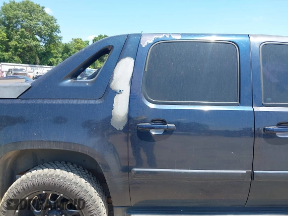 2007 Chevrolet Avalanche LS z VIN 3GNEC120X7G215740, wystawiony jako IAAI lot #42352407 z przebiegiem 183 957 mil mil oraz . Historia ofert i sprzedaży dostępna na DreamBid. Obrazek 6.