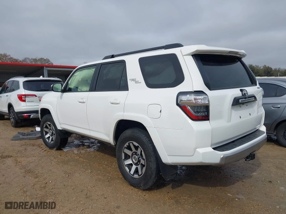 2022 Toyota 4Runner TRD Off Road with VIN JTEPU5JR2N5978258, listed as a IAAI auction lot 41441475 with 80,395 mi miles. Bid and sale history available at carsss.com. Image 3.