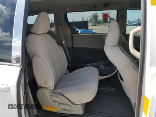 2014 Toyota Sienna LE AAS z VIN 5TDKK3DC1ES468896, wystawiony jako Copart lot #60520405 z przebiegiem 239 779 mil mil oraz Szkoda całkowita • Salvage title. Historia ofert i sprzedaży dostępna na DreamBid. Obrazek 11.