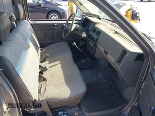 1988 Nissan Hardbody z VIN 1N6ND11S0JC345025, wystawiony jako IAAI lot #41899460 z przebiegiem 132 502 mil mil oraz . Historia ofert i sprzedaży dostępna na DreamBid. Obrazek 8.