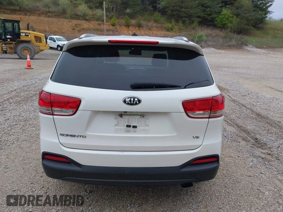 2016 Kia Sorento LX with VIN 5XYPGDA59GG150351, listed as a IAAI auction lot 42006707 with 152,617 mi miles and . Bid and sale history available at carsss.com. Image 16.