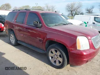 2007 GMC Yukon SLE with VIN 1GKFK13077J204048, listed as a IAAI auction lot 42052206 with 273,197 mi miles. Bid and sale history available at carsss.com. Image 1.