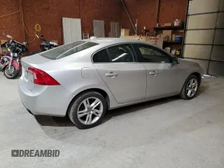 2014 Volvo S60 T5 z VIN YV1612FS9E2278834, wystawiony jako Copart lot #56123805 z przebiegiem 138 038 mil mil oraz Czysty tytuł • Clean title. Historia ofert i sprzedaży dostępna na DreamBid. Obrazek 3.