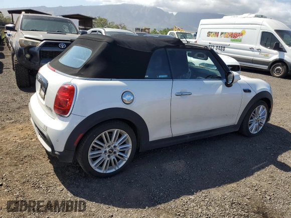 2024 MINI Convertible Cooper S z VIN WMW43DL08R3S00631, wystawiony jako Copart lot #49013325 z przebiegiem 13 760 mil mil oraz Czysty tytuł • Clean title. Historia ofert i sprzedaży dostępna na DreamBid. Obrazek 3.