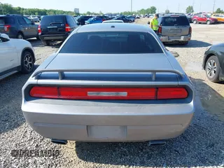 2014 Dodge Challenger R/T z VIN 2C3CDYBT9EH139932, wystawiony jako IAAI lot #42261252 z przebiegiem 95 241 mil mil oraz . Historia ofert i sprzedaży dostępna na DreamBid. Obrazek 17.