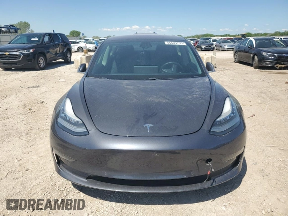 2018 Tesla Model 3 Long Range Battery z VIN 5YJ3E1EB4JF116531, wystawiony jako Copart lot #55609755 z przebiegiem 63 695 mil mil oraz Szkody całkowita. Historia ofert i sprzedaży dostępna na DreamBid. Obrazek 5.