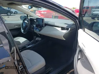 2020 Toyota Corolla LE with VIN 5YFEPRAE8LP105914, listed as a IAAI auction lot 41955118 with 72,301 mi miles. Bid and sale history available at carsss.com. Image 5.