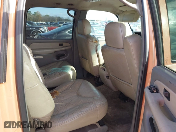 2000 GMC Yukon XL SLT with VIN 3GKFK16T9YG166699, listed as a IAAI auction lot 41070324 with 271,068 mi miles. Bid and sale history available at carsss.com. Image 8.