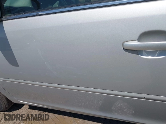 2006 Toyota Camry STD z VIN 4T1BE32K46U725379, wystawiony jako IAAI lot #42247594 z przebiegiem 83 586 mil mil oraz . Historia ofert i sprzedaży dostępna na DreamBid. Obrazek 16.