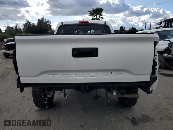 2018 Toyota Tacoma SR z VIN 5TFRX5GN2JX105908, wystawiony jako Copart lot #48301235 z przebiegiem 73 139 mil mil oraz Szkoda całkowita • Salvage title. Historia ofert i sprzedaży dostępna na DreamBid. Obrazek 6.