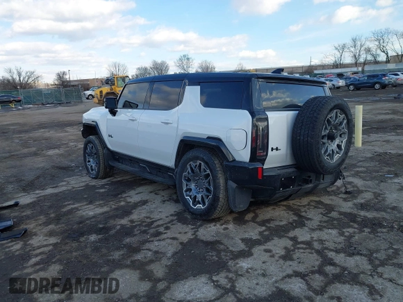 2025 GMC Hummer EV 3X with VIN 1GKB0RDC4SU101284, listed as a IAAI auction lot 41444686 with 4,548 mi miles. Bid and sale history available at carsss.com. Image 3.