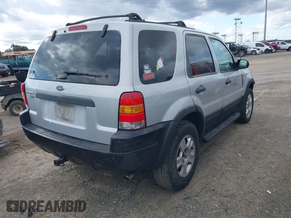 2002 Ford Escape XLT Choice with VIN 1FMYU04152KA39941, listed as a IAAI auction lot 41753639 with 209,016 mi miles. Bid and sale history available at carsss.com. Image 4.