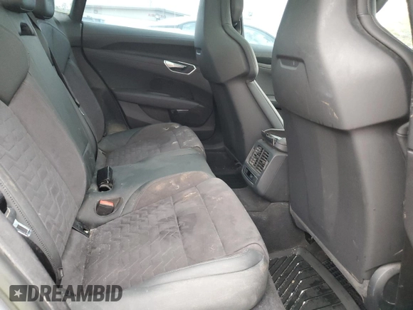 2023 Audi e-tron GT Premium Plus z VIN WAUFJBFW2P7002510, wystawiony jako Copart lot #44604894 z przebiegiem 14 833 mil mil oraz . Historia ofert i sprzedaży dostępna na DreamBid. Obrazek 10.