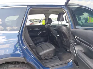 2025 Kia Telluride S with VIN 5XYP64GC0SG581646, listed as a IAAI auction lot 42063284 with 12,561 mi miles and . Bid and sale history available at DreamBid. Image 8.