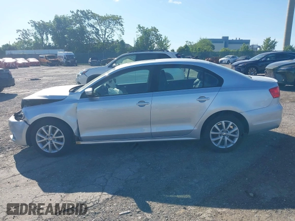 2012 Volkswagen Jetta SE with VIN 3VWDP7AJ5CM352597, listed as a IAAI auction lot 42301441 with 109,248 mi miles and . Bid and sale history available at DreamBid. Image 14.