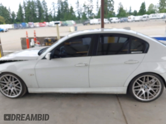 2007 BMW 3 Series 328i с VIN WBAVC53527FZ76805, выставлен на аукционе IAAI как лот 42543532 с пробегом 160 803 миль миль и . История ставок и продаж доступна на DreamBid. Изображение 14.