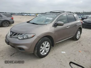 2011 Nissan Murano SV z VIN JN8AZ1MU6BW050239, wystawiony jako Copart lot #51202615 z przebiegiem 186 609 mil mil oraz Czysty tytuł • Clean title. Historia ofert i sprzedaży dostępna na DreamBid. Obrazek 1.