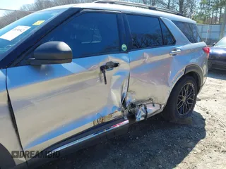 2020 Ford Explorer XLT with VIN 1FMSK7DH8LGA09516, listed as a IAAI auction lot 41650942 with 113,000 mi miles and . Bid and sale history available at carsss.com. Image 17.