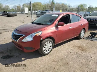 2016 Nissan Versa S z VIN 3N1CN7APXGL815230, wystawiony jako Copart lot #54158555 z przebiegiem 82 376 mil mil oraz Szkoda całkowita • Salvage title. Historia ofert i sprzedaży dostępna na DreamBid. Obrazek 1.