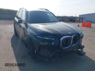 2023 BMW X7 xDrive40i z VIN 5UX23EM07P9R52893, wystawiony jako IAAI lot #42163975 z przebiegiem 33 157 mil mil oraz . Historia ofert i sprzedaży dostępna na DreamBid. Obrazek 6.