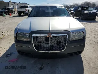 2006 Chrysler 300 with VIN 2C3KA43R86H169523, listed as a Copart auction lot 45431405 with 165,692 mi miles and Clean Title. Bid and sale history available at carsss.com. Image 5.