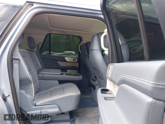 2021 Lincoln Navigator Black Label z VIN 5LMJJ3TT9MEL04485, wystawiony jako IAAI lot #42076087 z przebiegiem 69 704 mil mil oraz . Historia ofert i sprzedaży dostępna na DreamBid. Obrazek 8.