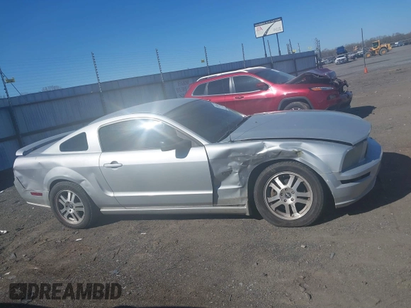 2006 Ford Mustang GT Deluxe with VIN 1ZVFT82H965232561, listed as a IAAI auction lot 41790551 with 222,967 mi miles and . Bid and sale history available at carsss.com. Image 13.