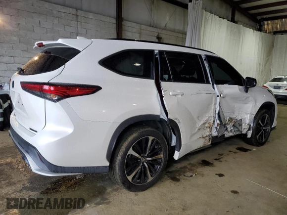 2021 Toyota Highlander XSE with VIN 5TDJZRBH8MS139426, listed as a Copart auction lot 52089635 with 56,251 mi miles and Salvage title. Bid and sale history available at DreamBid. Image 3.