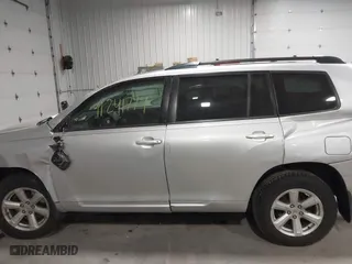 2009 Toyota Highlander with VIN JTEES41A292136643, listed as a IAAI auction lot 41241774 with 165,970 mi miles. Bid and sale history available at carsss.com. Image 14.