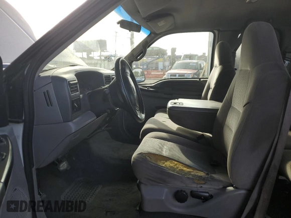 2001 Ford Super Duty F-250 XL with VIN 1FTNX20LX1EA37939, listed as a Copart auction lot 82408314 with 303,527 mi miles and Salvage Title. Bid and sale history available at carsss.com. Image 7.