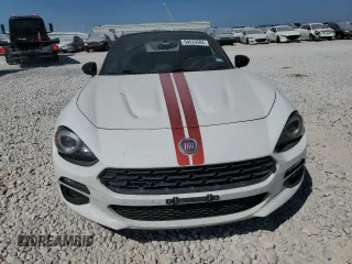 2019 FIAT 124 Spider Urbana Edition z VIN JC1NFAEK1K0143043, wystawiony jako Copart lot #68020584 z przebiegiem Nie podano mil oraz Szkoda całkowita • Salvage title. Historia ofert i sprzedaży dostępna na DreamBid. Obrazek 5.