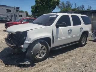 2014 GMC Yukon SLT z VIN 1GKS1CE05ER245383, wystawiony jako Copart lot #56975325 z przebiegiem Nie podano mil oraz Szkoda całkowita • Salvage title. Historia ofert i sprzedaży dostępna na DreamBid. Obrazek 1.