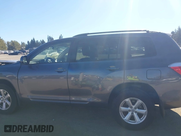 2008 Toyota Highlander z VIN JTEDS41A182049522, wystawiony jako IAAI lot #40484437 z przebiegiem 159 595 mil mil oraz . Historia ofert i sprzedaży dostępna na DreamBid. Obrazek 14.
