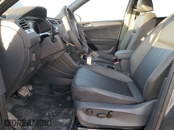 2024 Volkswagen Tiguan SE R-Line Black z VIN 3VV8B7AX8RM136714, wystawiony jako Copart lot #50587005 z przebiegiem Nie podano mil oraz Szkoda całkowita • Salvage title. Historia ofert i sprzedaży dostępna na DreamBid. Obrazek 7.