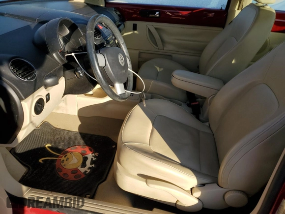 2008 Volkswagen Beetle S with VIN 3VWRW31CX8M500141, listed as a Copart auction lot 86244054 with 118,553 mi miles and Salvage Title. Bid and sale history available at DreamBid. Image 7.