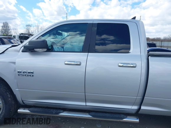 2018 Ram 1500 Big Horn z VIN 1C6RR7GG6JS231331, wystawiony jako IAAI lot #41858511 z przebiegiem 64 514 mil mil oraz . Historia ofert i sprzedaży dostępna na DreamBid. Obrazek 14.