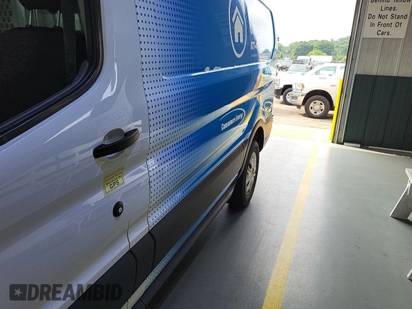 2017 Ford Transit z VIN 1FTYE1ZM7HKA10220, wystawiony jako IAAI lot #42905382 z przebiegiem 143 262 mil mil oraz . Historia ofert i sprzedaży dostępna na DreamBid. Obrazek 24.