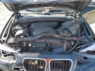 2014 BMW X1 xDrive28i z VIN WBAVL1C5XEVY13900, wystawiony jako Copart lot #56472225 z przebiegiem Nie podano mil oraz Szkoda całkowita • Salvage title. Historia ofert i sprzedaży dostępna na DreamBid. Obrazek 12.